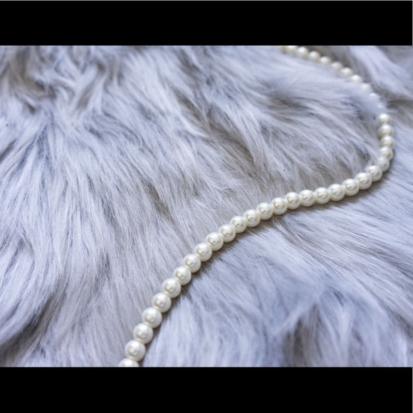 NWOT Pearl Necklace - Picture 2 of 3